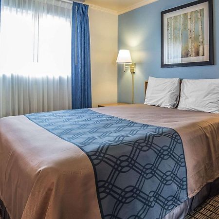 Econo Lodge Inn & Suites Logan Εξωτερικό φωτογραφία