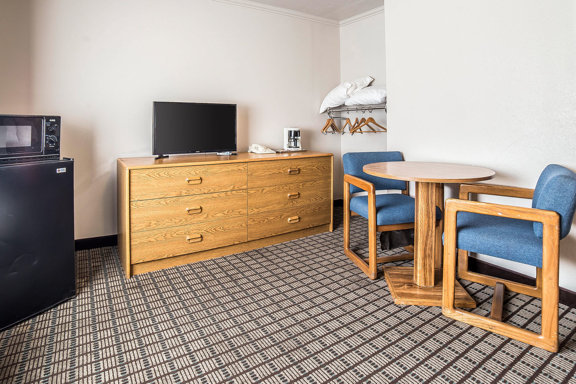 Econo Lodge Inn & Suites Logan Δωμάτιο φωτογραφία