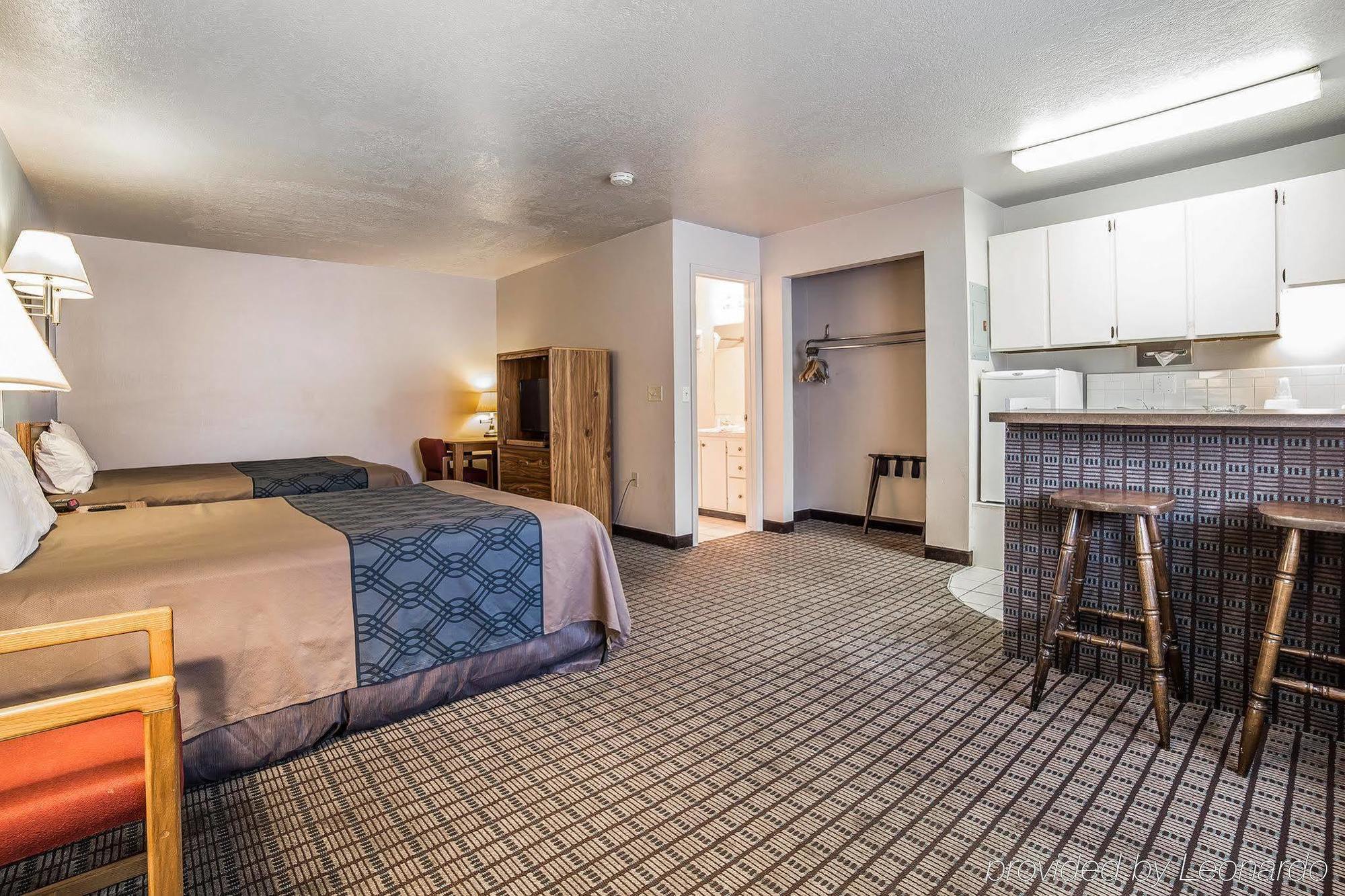 Econo Lodge Inn & Suites Logan Εξωτερικό φωτογραφία