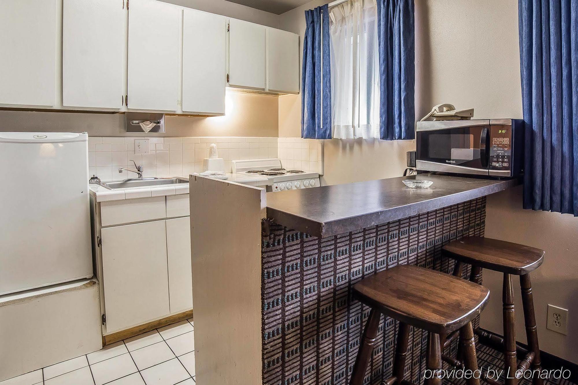 Econo Lodge Inn & Suites Logan Εξωτερικό φωτογραφία