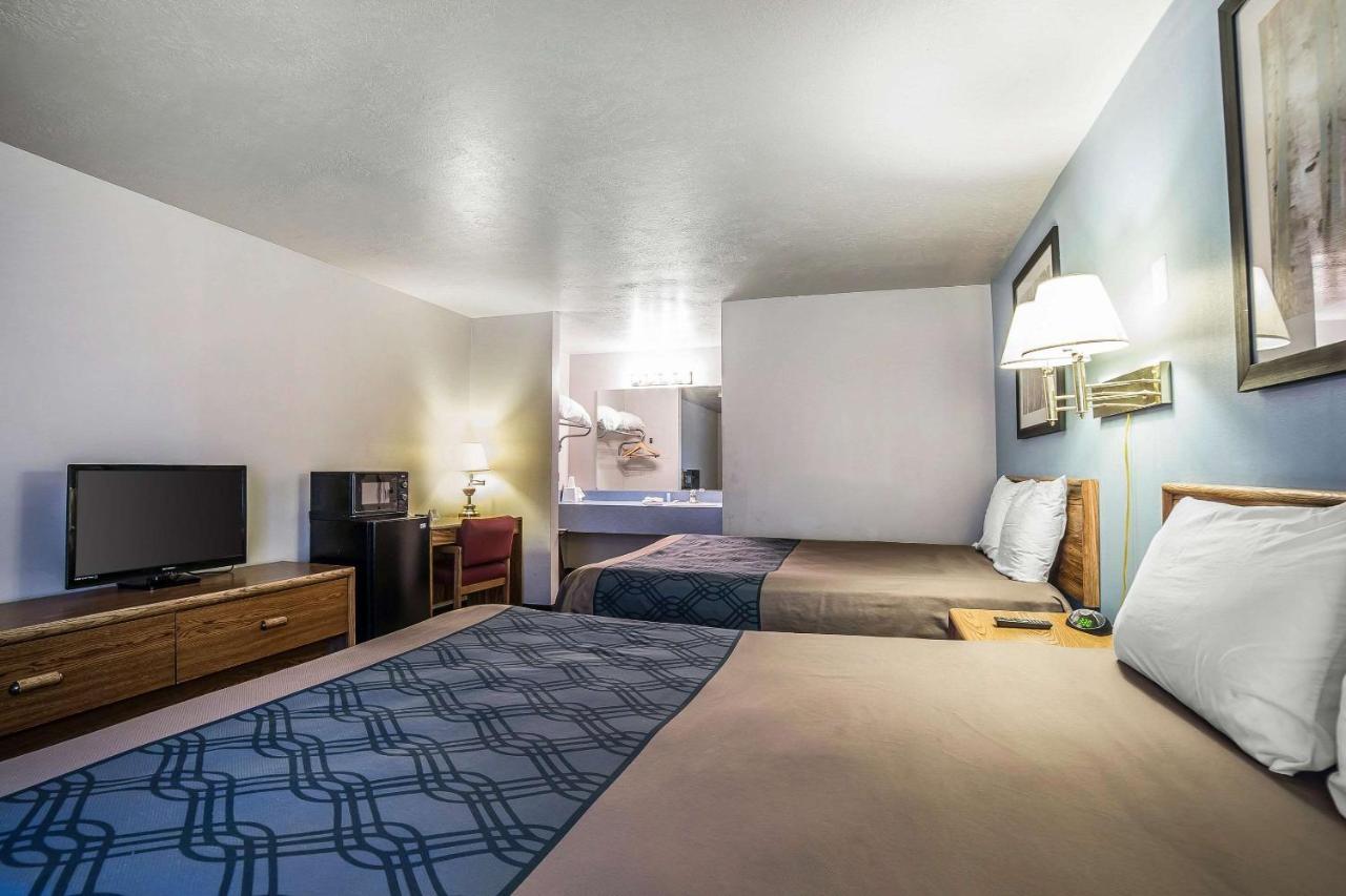 Econo Lodge Inn & Suites Logan Εξωτερικό φωτογραφία