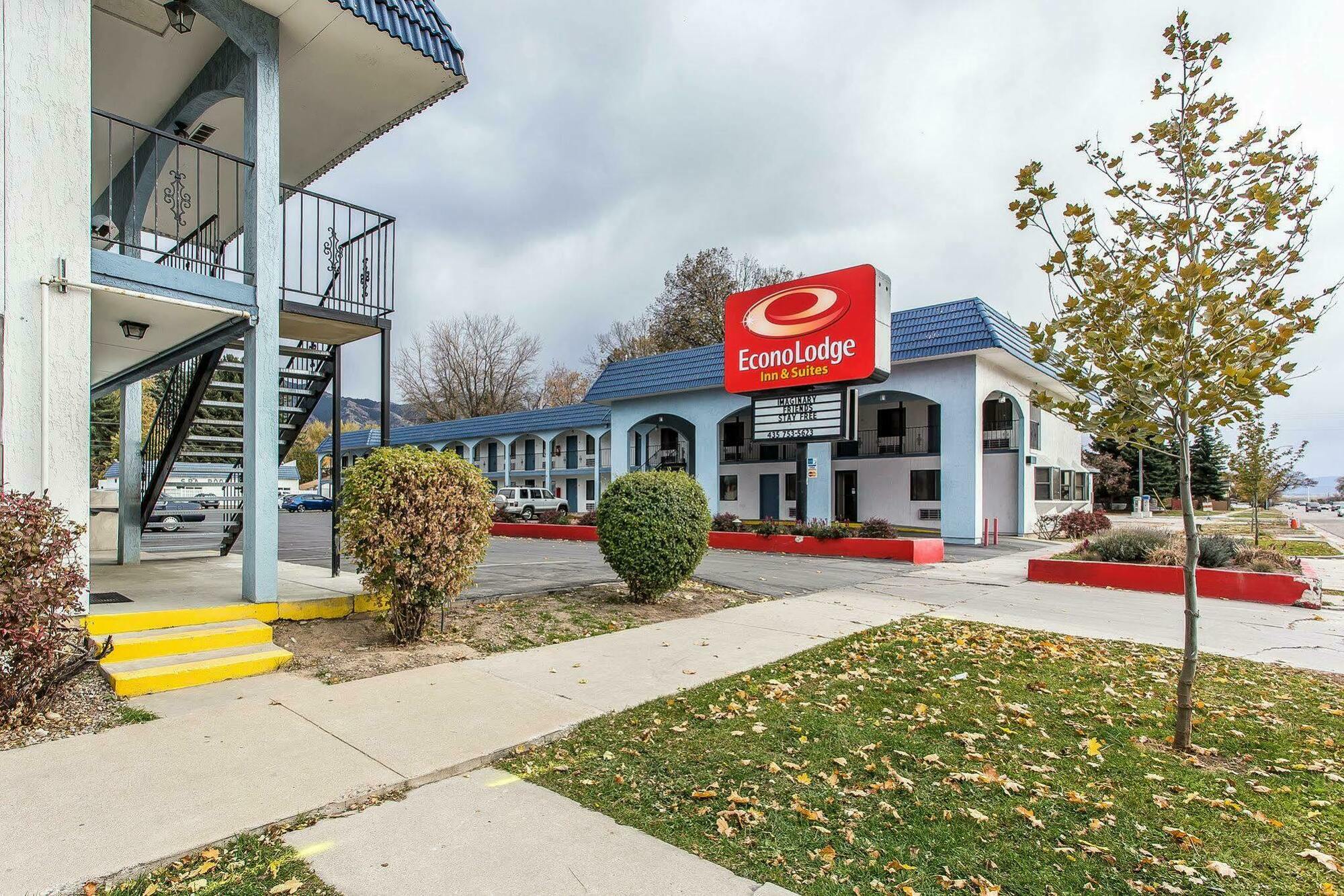 Econo Lodge Inn & Suites Logan Εξωτερικό φωτογραφία