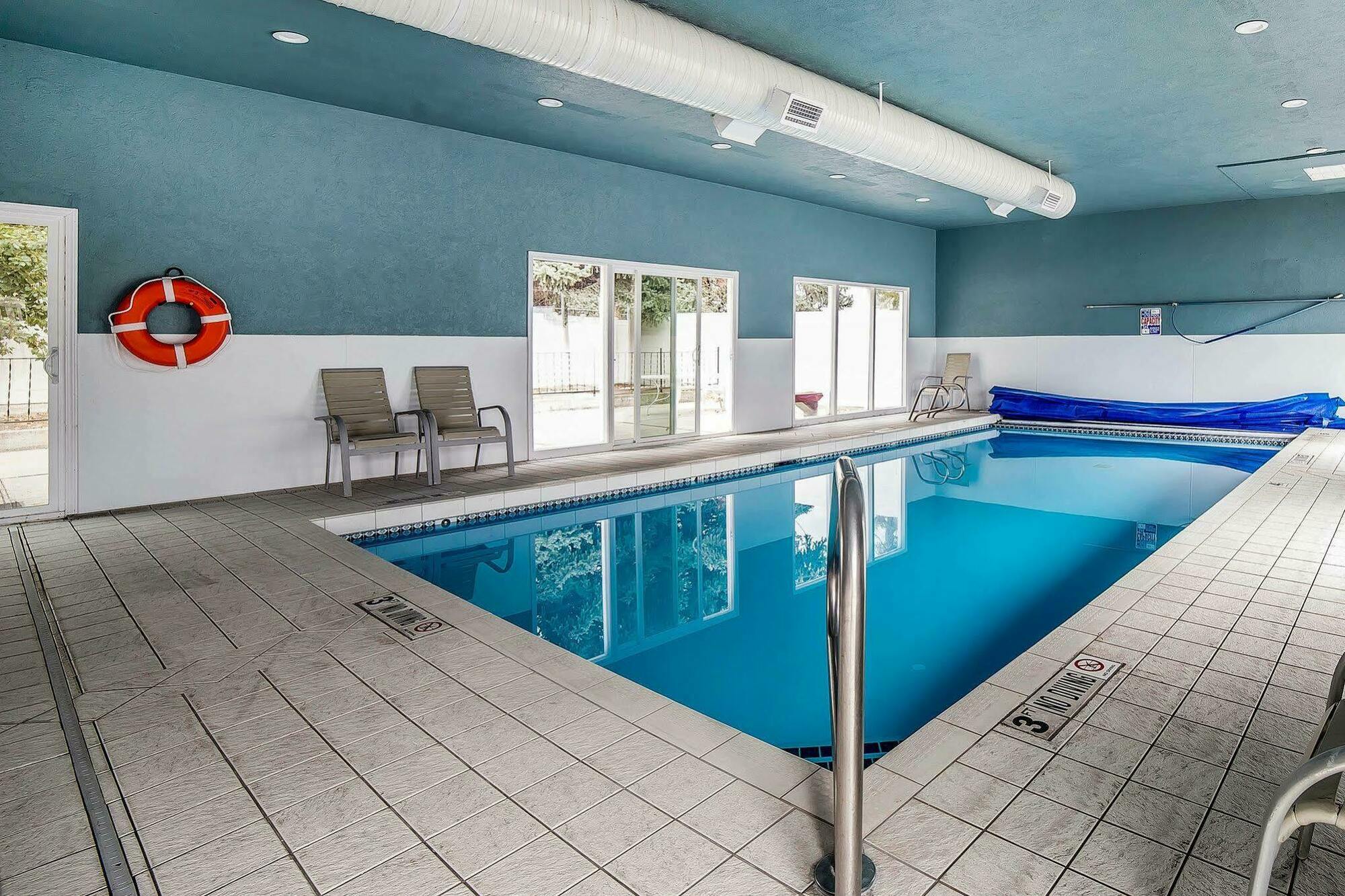 Econo Lodge Inn & Suites Logan Εξωτερικό φωτογραφία